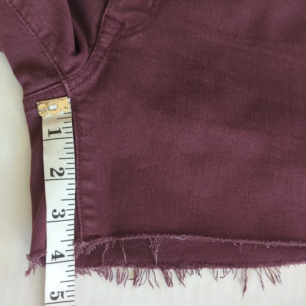 AEO Super Stretch Hi Rise Frayed Hem Shortie Cut Off Mom Shorts 00 Burgundy - Picture 13 of 13